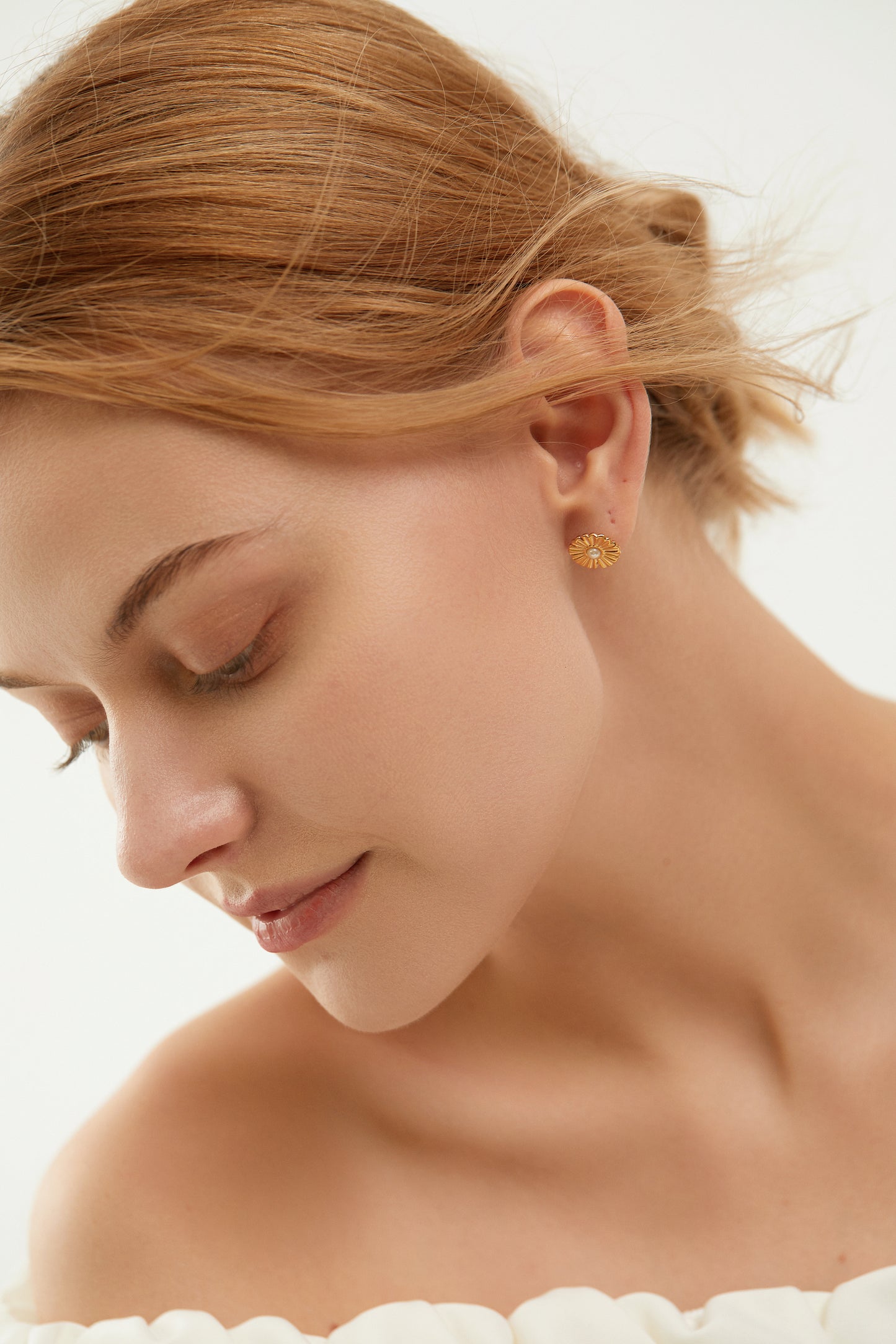 Tiny Pearl Sun Flower Stud Earrings