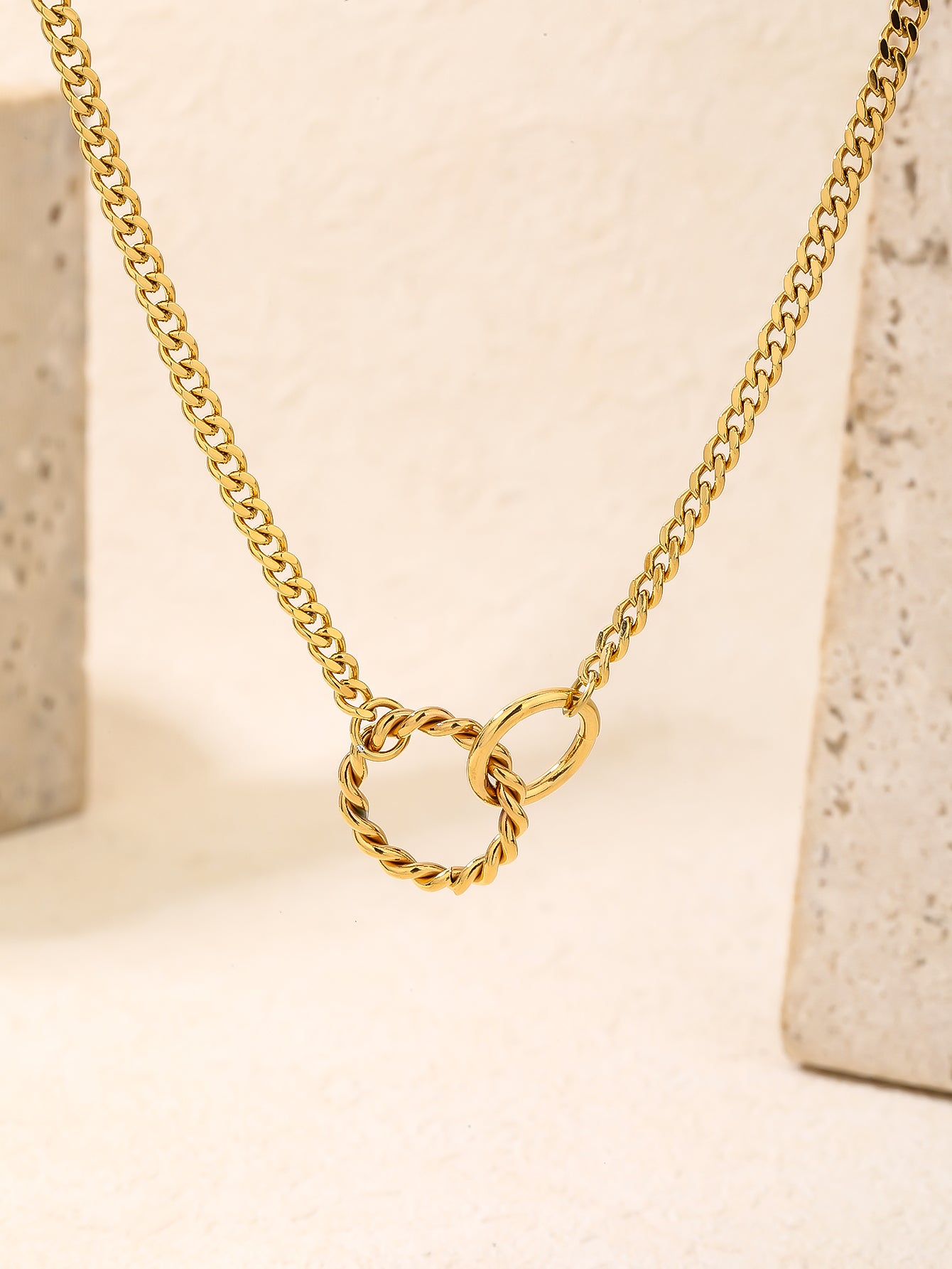 Gold Interlocking Twisted Rings Curb Chain Necklace