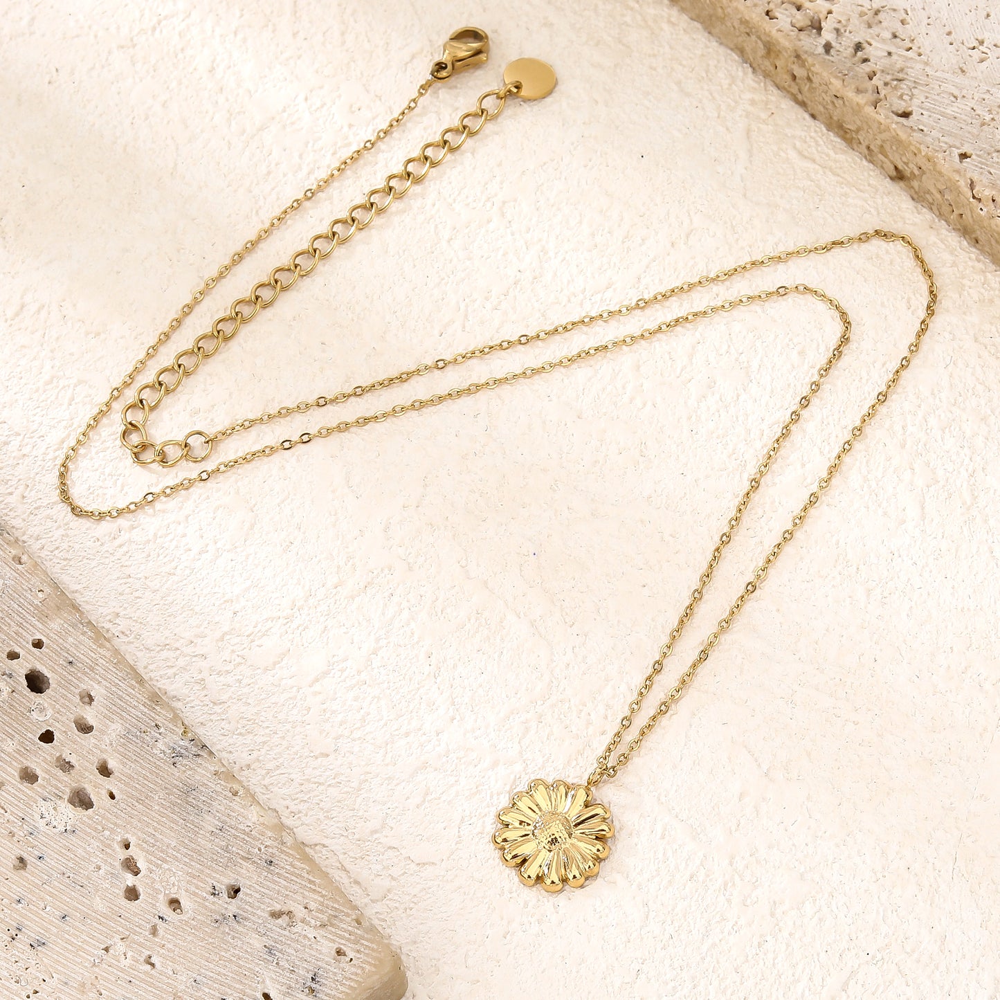 Dainty Sunflower Pendant Necklace