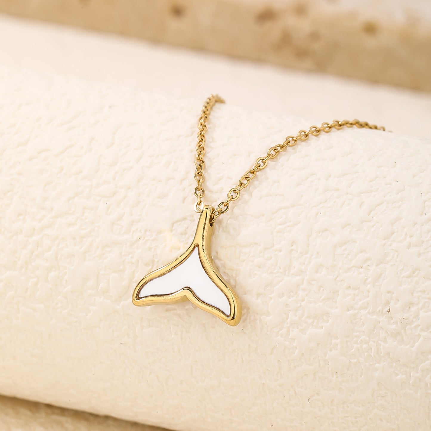 White Shell Fish Tail Pendant Necklace