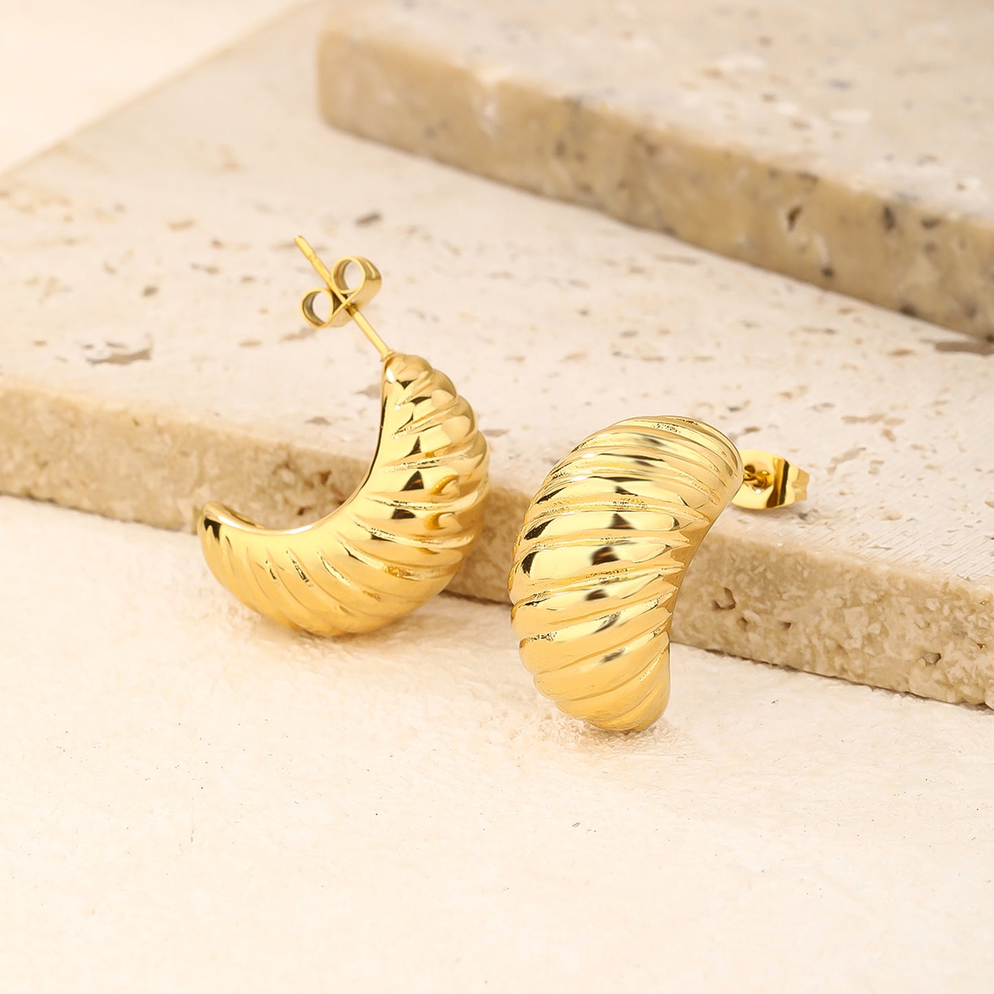 Chunky Wavy Stud Earrings