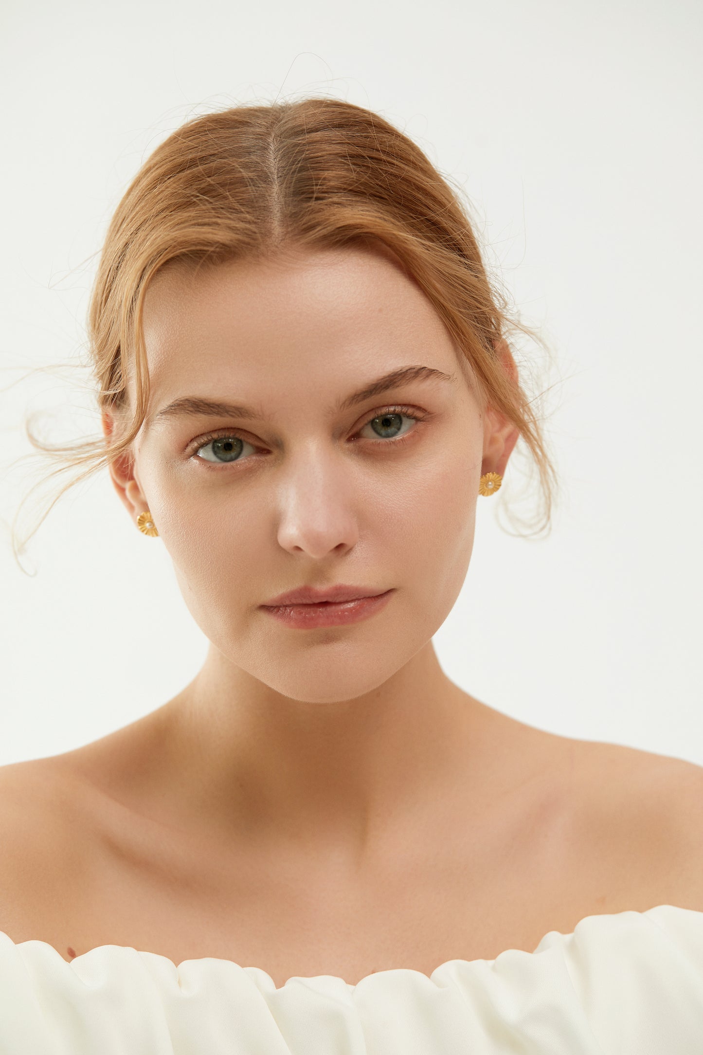 Tiny Pearl Sun Flower Stud Earrings