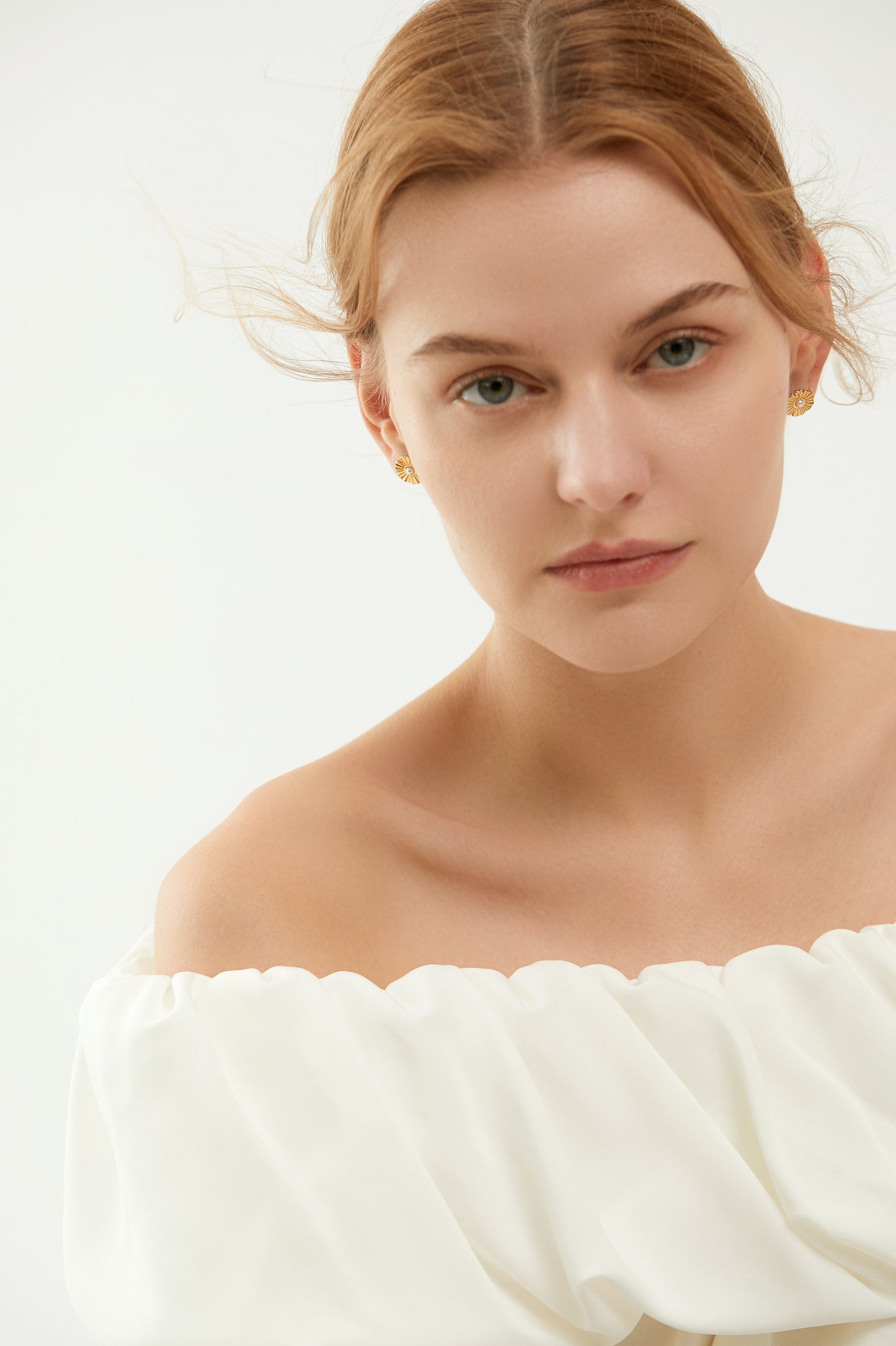 Tiny Pearl Sun Flower Stud Earrings