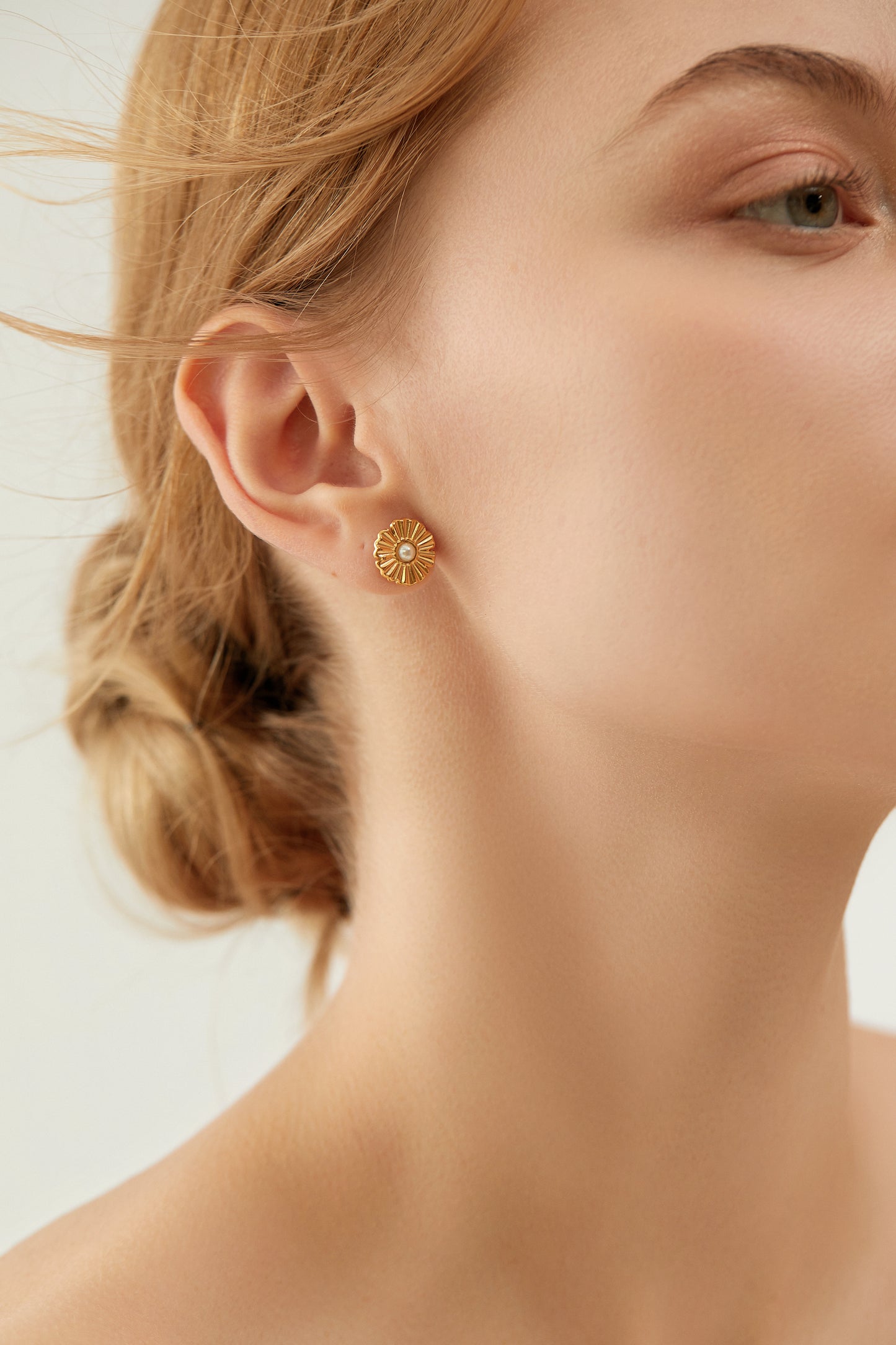 Tiny Pearl Sun Flower Stud Earrings