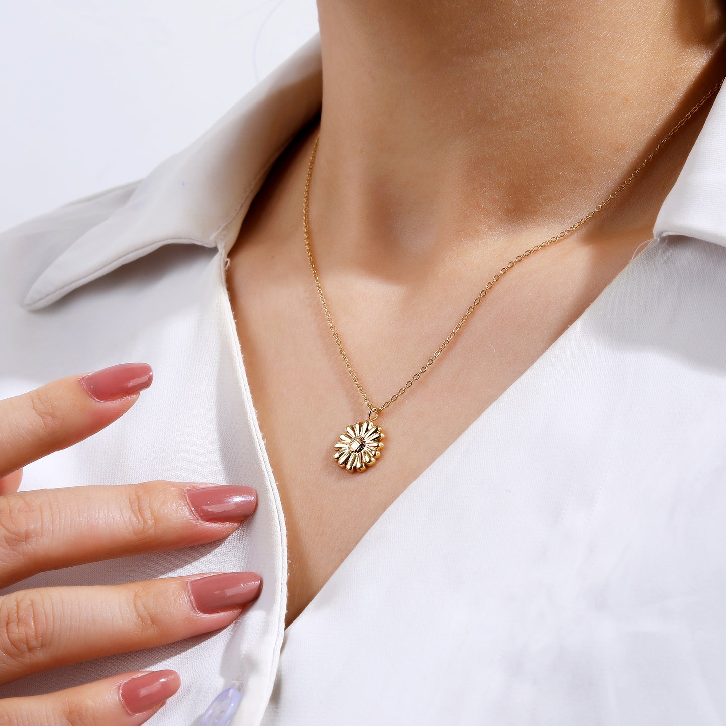 Dainty Sunflower Pendant Necklace