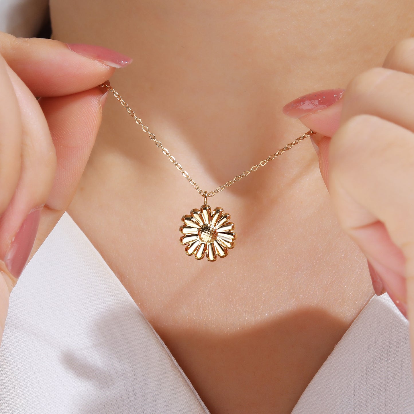 Dainty Sunflower Pendant Necklace