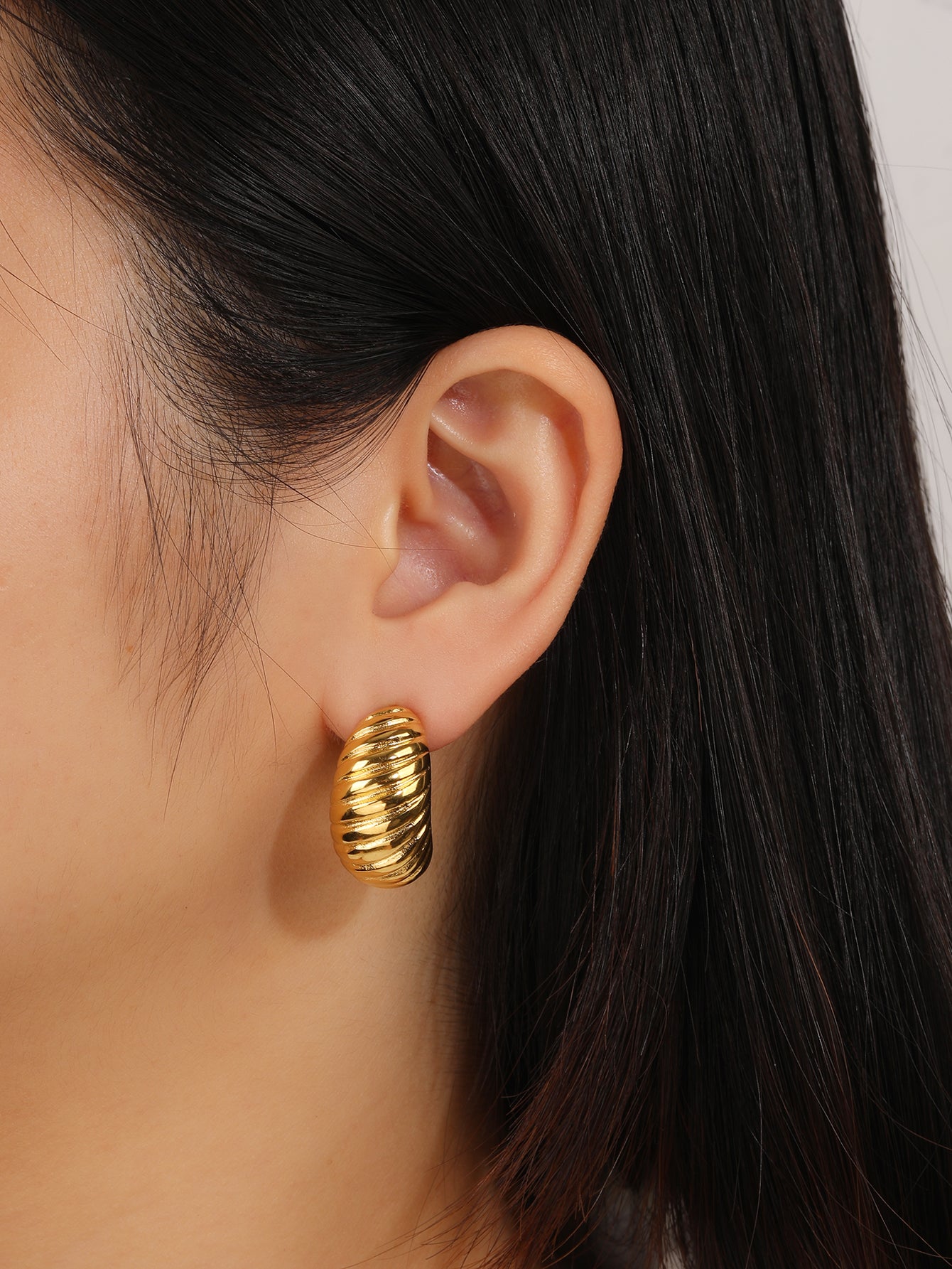 Chunky Wavy Stud Earrings