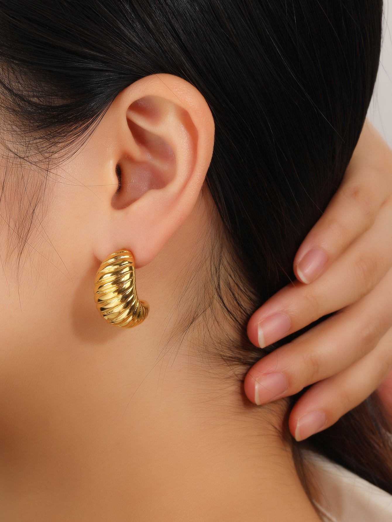 Chunky Wavy Stud Earrings