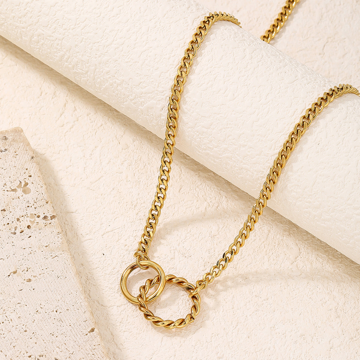 Gold Interlocking Twisted Rings Curb Chain Necklace