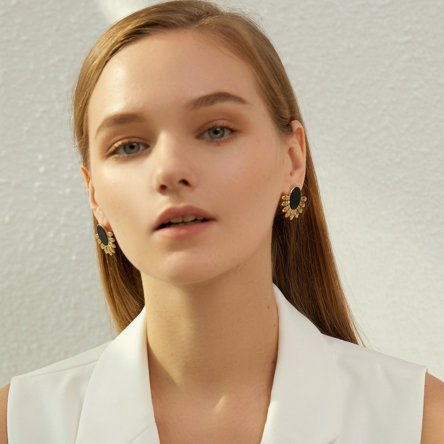Vintage Gold Textured Sunburst Black Oval Stud Earrings